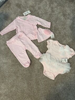 First Impressions Baby Girl outfit Bundle - Size 0-3m